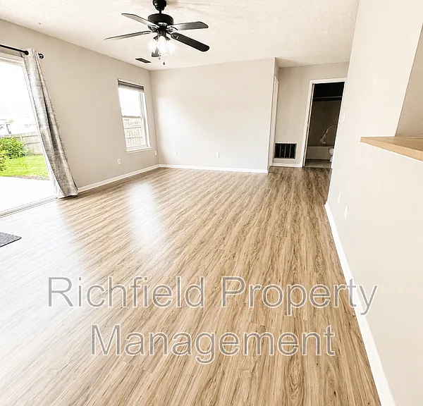 1704 Crimson Ln — Photo 15