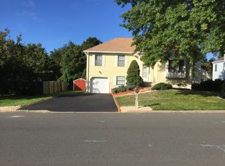 16 Palomino Pl, Tinton Falls, NJ