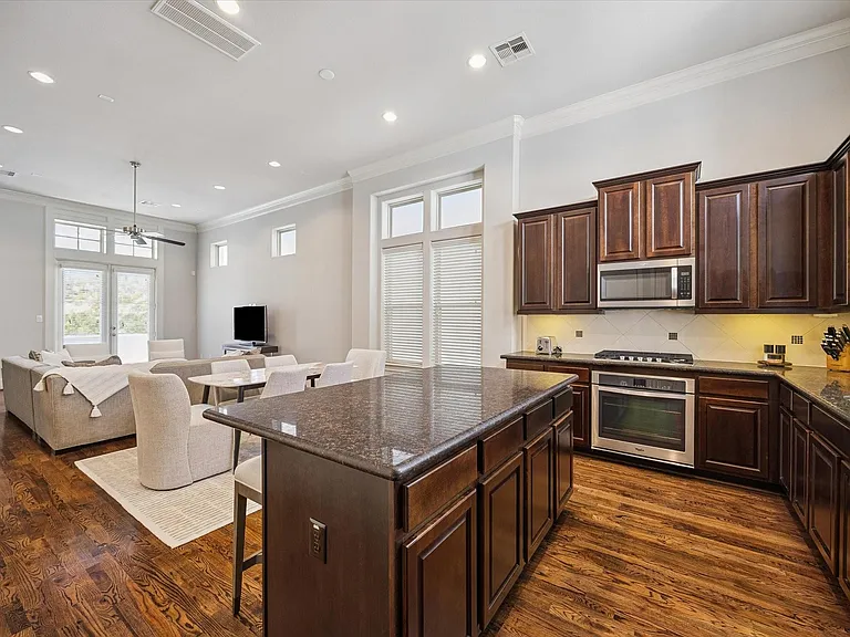 2048 Fannin Sta S — Photo 19