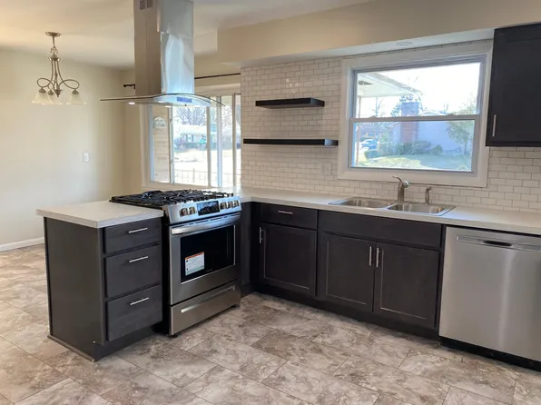 4640 Curwood Ave SE, Kentwood, MI 49508