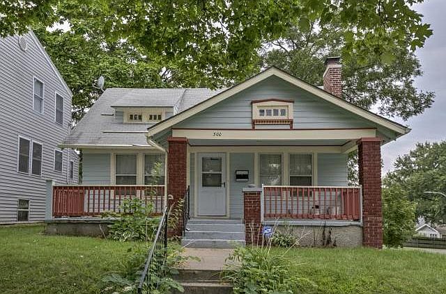 1st image of 300 S Fuller Ave