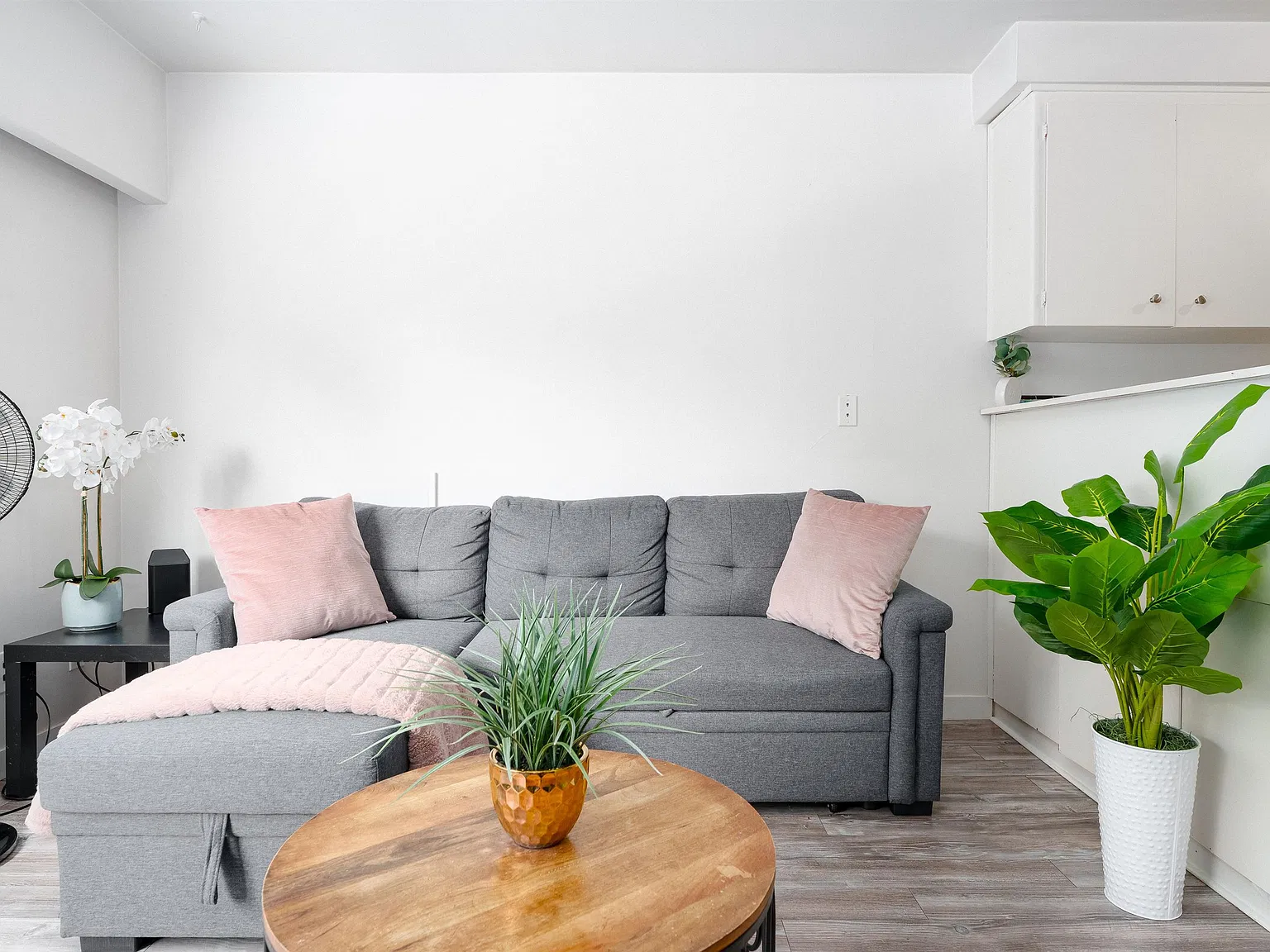 1 bed, 450 sqft, $2,190 — Photo 2