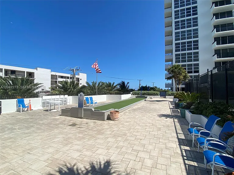 531 N Ocean #611 — Photo 26