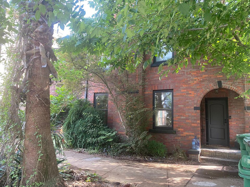 Cute Lower floor duplex - Off street parking
