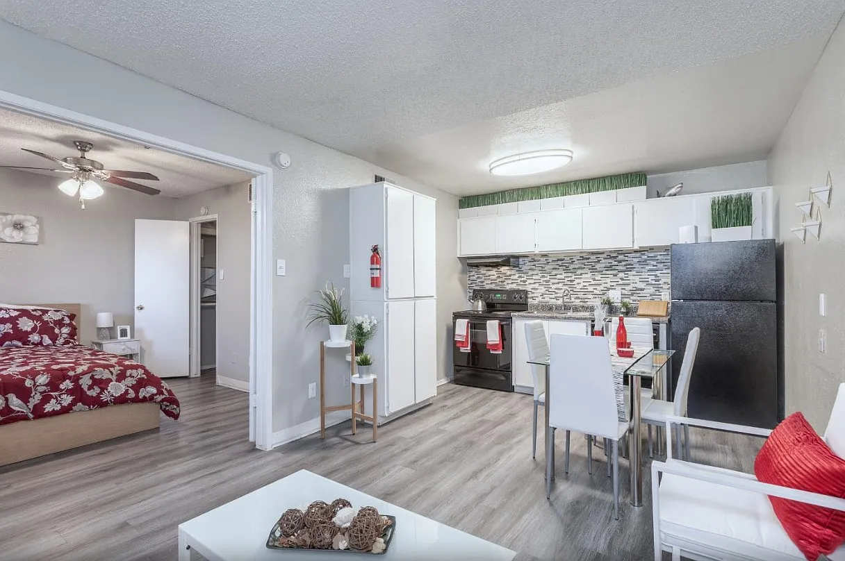 Sunridge Apartments — Photo 2