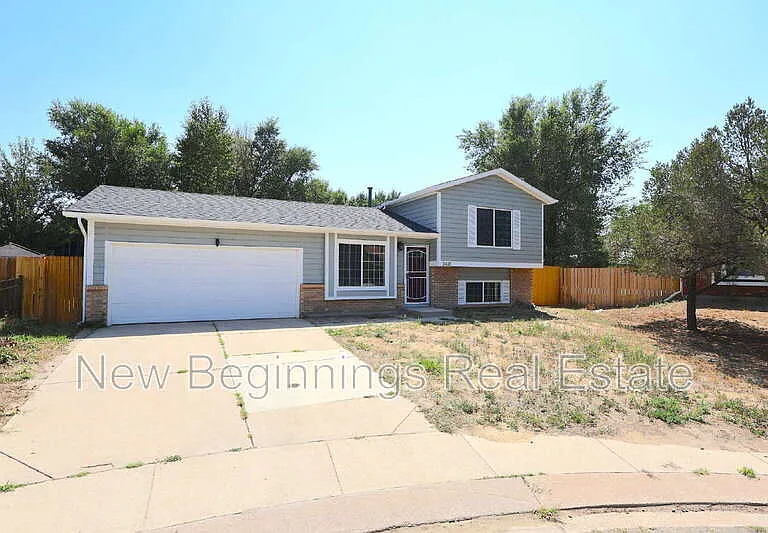 3415 Kirkwood Dr — Photo 2