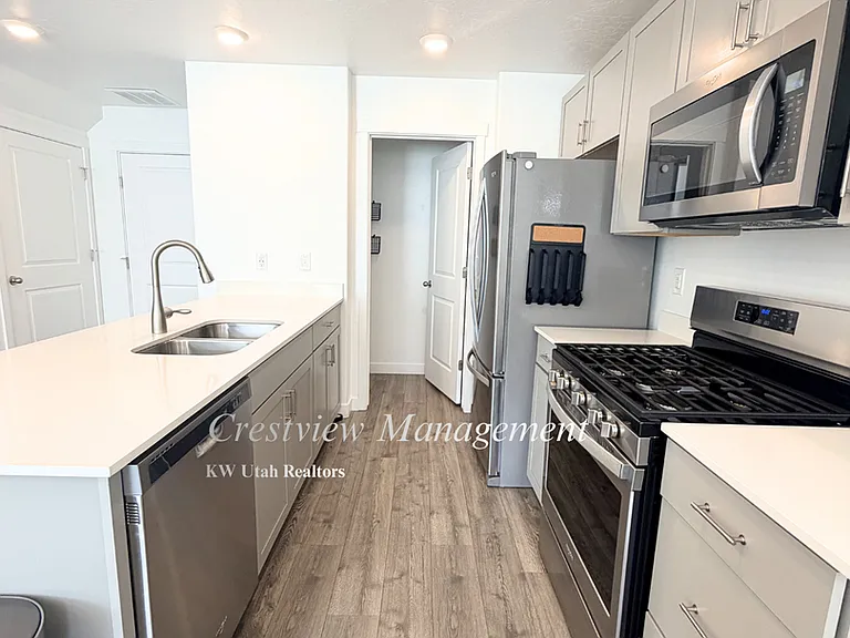 2803 N Airmen Ave — Photo 4