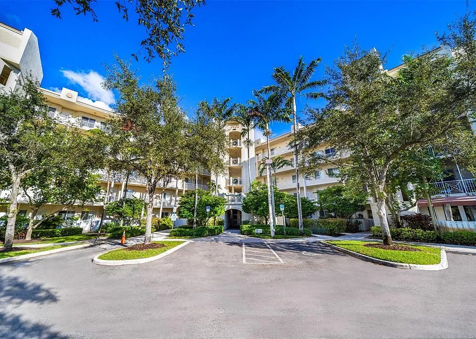 3600 Oaks #404