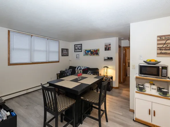 302 4th St SW, Altoona, IA 50009