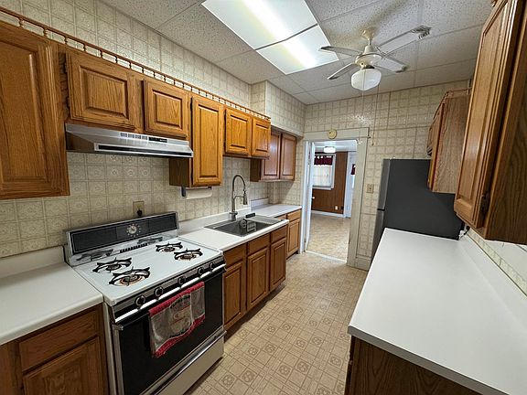 5th image of 610 E 16th Ave