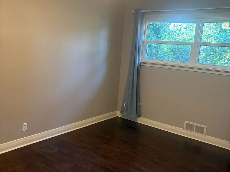 102 Paris St #MAIN FLOOR — Photo 7