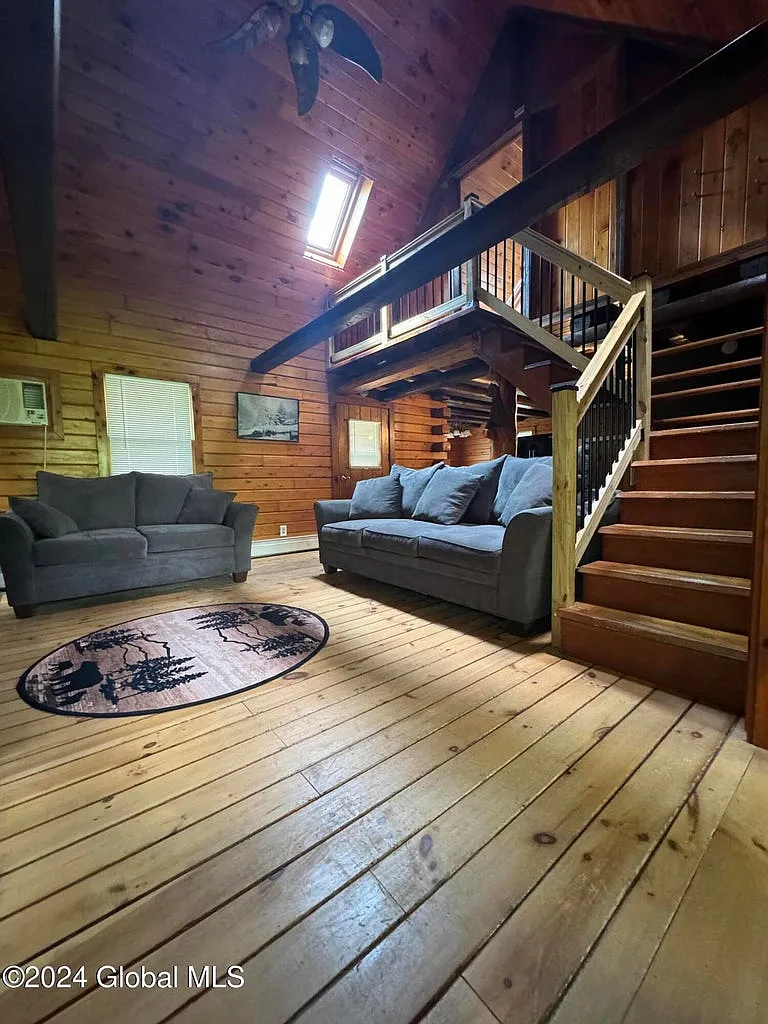 3 bed, 1152 sqft, $2,650 — Photo 3