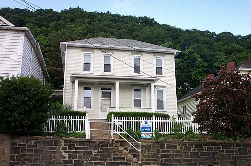 1st image of 62 Broad St