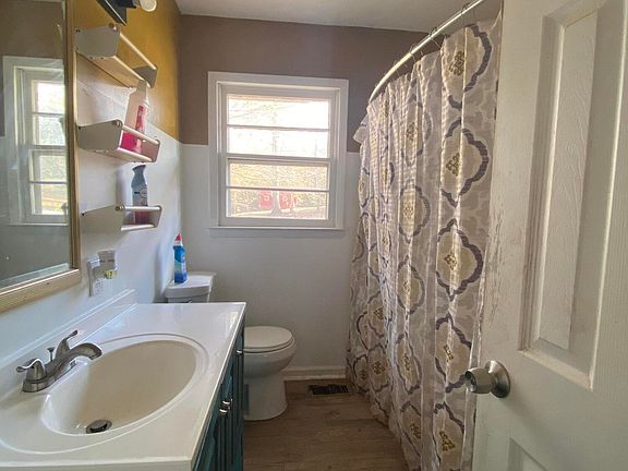 4th image of 870 13th Ave