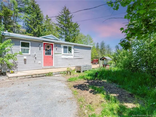 20 Riverside Ln, Saint John, NB E2M 6Y9