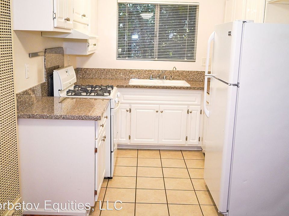 1st image of 617 N Orange Dr APT 205