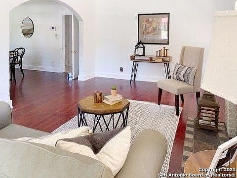 3rd image of 1326 Hicks Ave