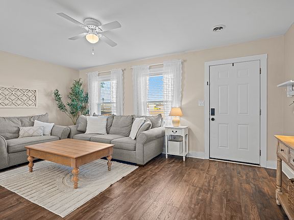 3rd image of 104 Idlewood Cir