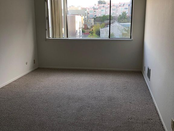 4th image of 2933 Clement St APT 2