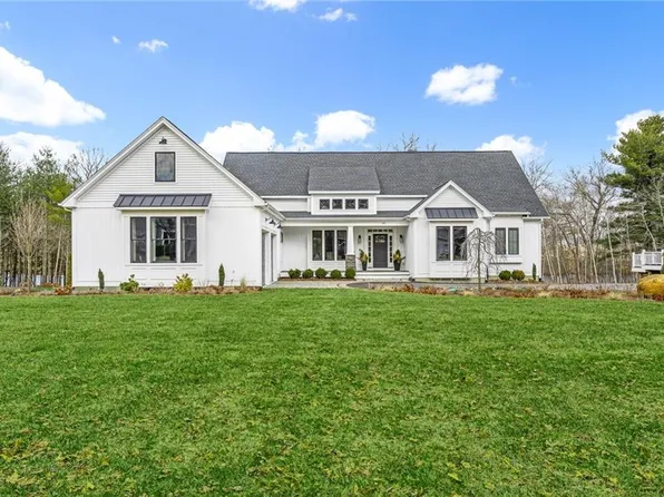 58 Brigade Dr, Saunderstown, RI 02874