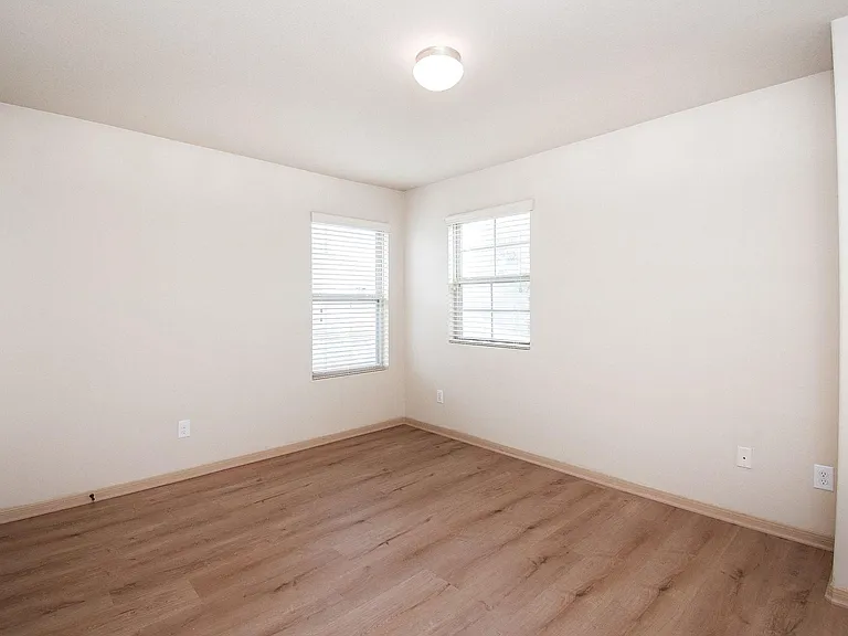 2106 Harmon Crest Ct — Photo 35