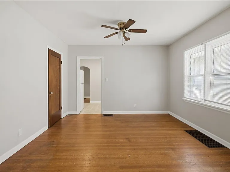 816-818 N Bancroft St — Photo 5