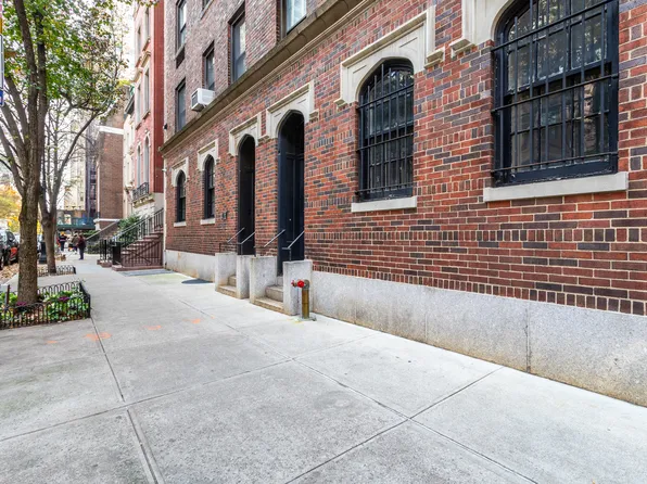 142 East 71st Street image 3 of 4