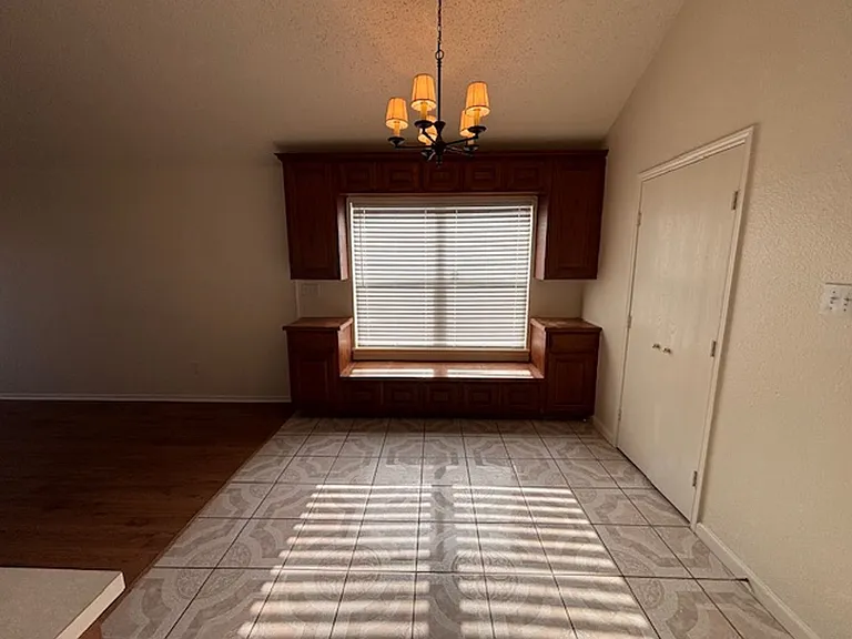 1008 Rock Springs Dr — Photo 14