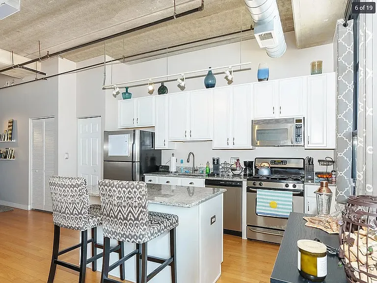 833 W 15th Pl #404 — Photo 4