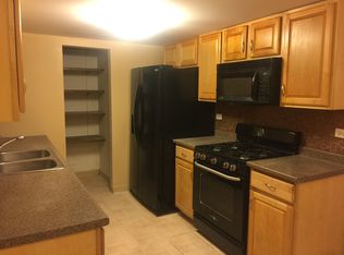 521 Kiowa Dr APT 104, Naperville, IL 60565