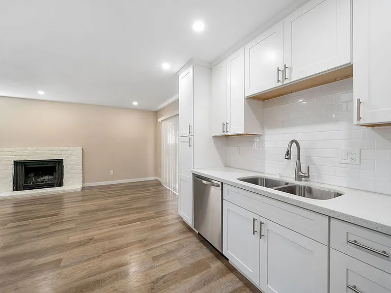 153 N 16th St — Photo 35