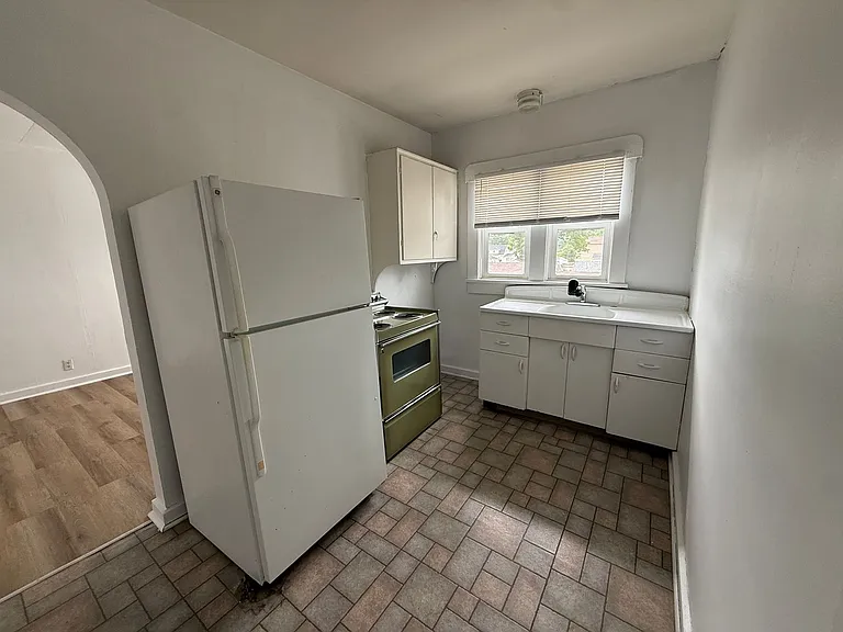100 S College Ave #5 — Photo 1
