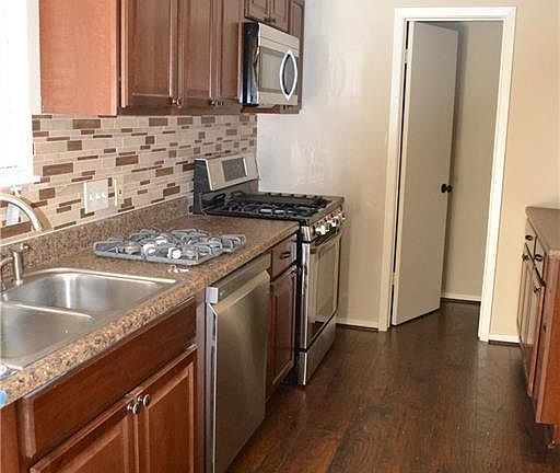 2nd image of 105 N Heights Dr