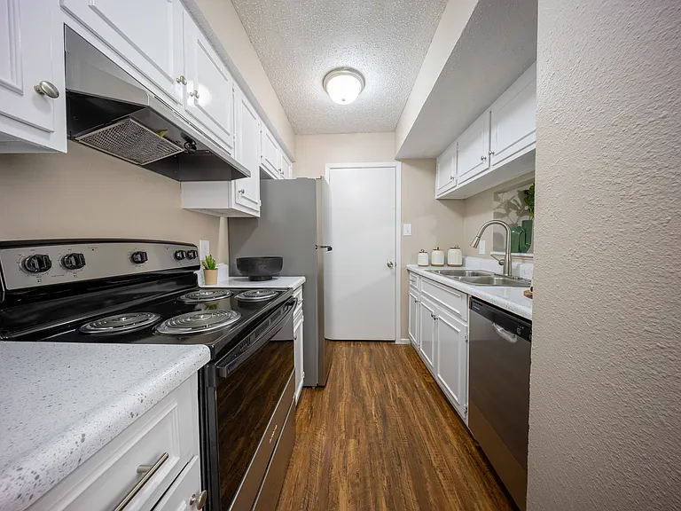 Stonegate Apartments — Photo 19