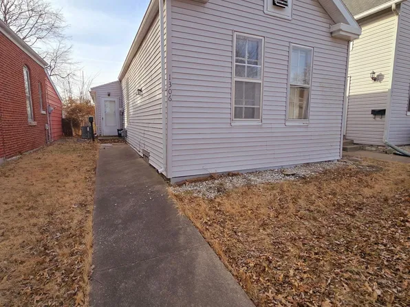 1306 Lind St, Quincy, IL 62301
