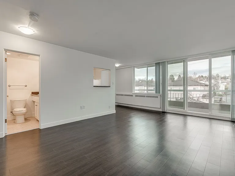 695 SE Marine Dr #605 — Photo 8