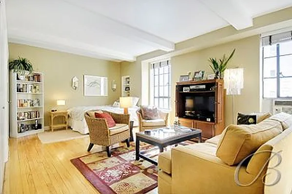 Sold by Bellmarc Realty | media 5