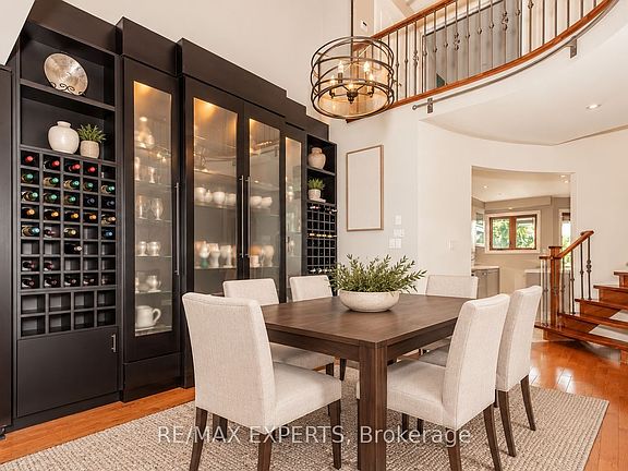 3rd image of 94 Royview Cres