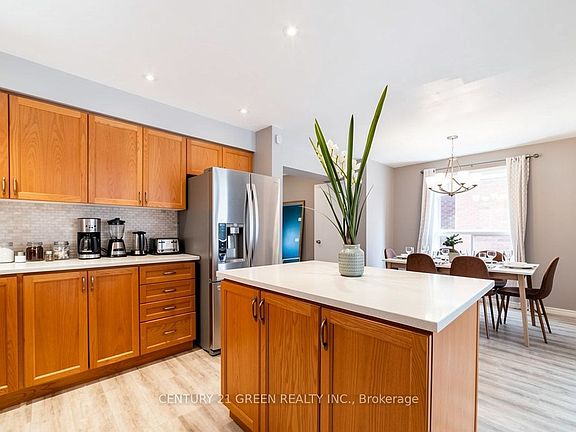 3rd image of 7 Swartz St