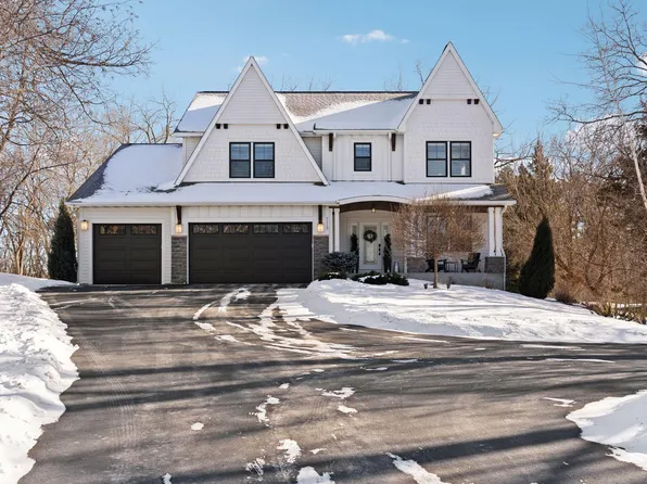 5213 Woodhill Rd, Minnetonka, MN 55345