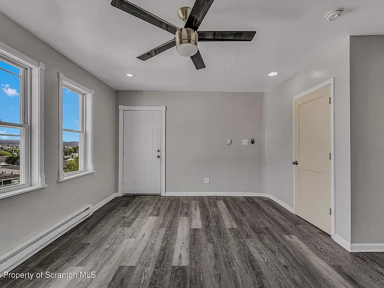 1502 Church Ave — Photo 7