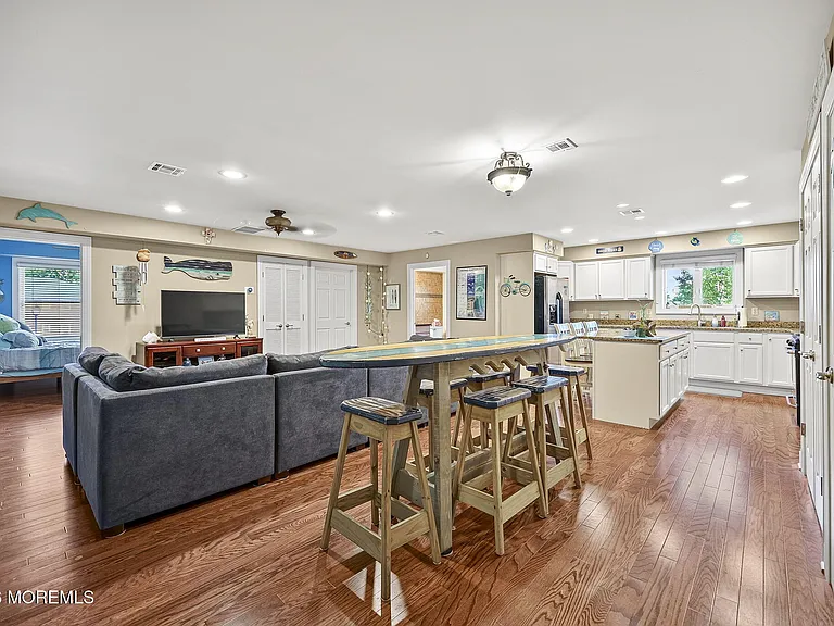 1700 Main St #209 — Photo 4
