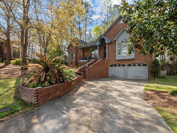 2nd image of 18 Saddleback Ledge Ct