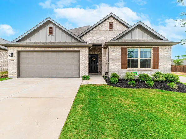 9000 Flying Eagle Ln, Fort Worth, TX 76131