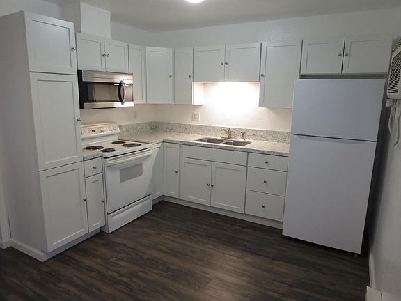 5th image of 12419 Julian Ave APT 1