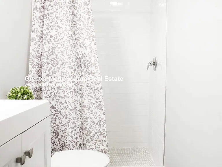 143 Everett St #1 — Photo 5