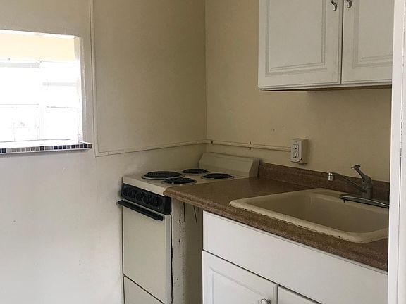 4th image of 2031 NE 167th St APT 2