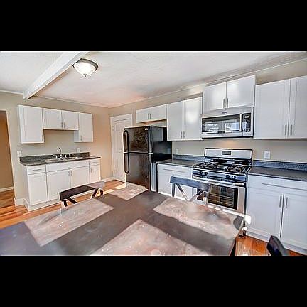 5th image of 202 1st St