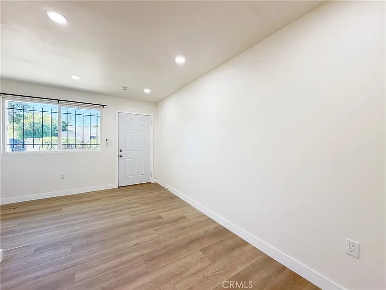 320 E Marshall St #B — Photo 14