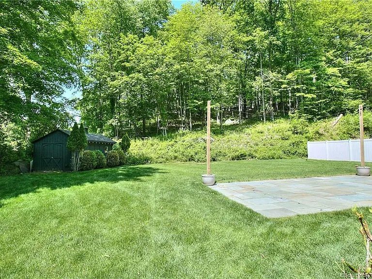 5 Old Mill Rd — Photo 32